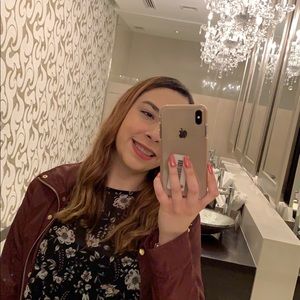 Meet your Posher, Daniela